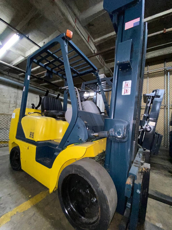 KOMATSU forklift 7000 lb lifting capacity, 3 stage, side shift