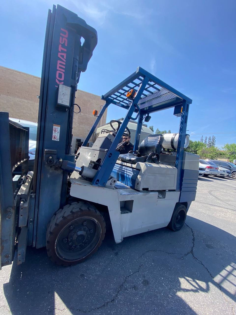 Heavy duty KOMATSU forklift 
8000 lb, 3 stage, side shift