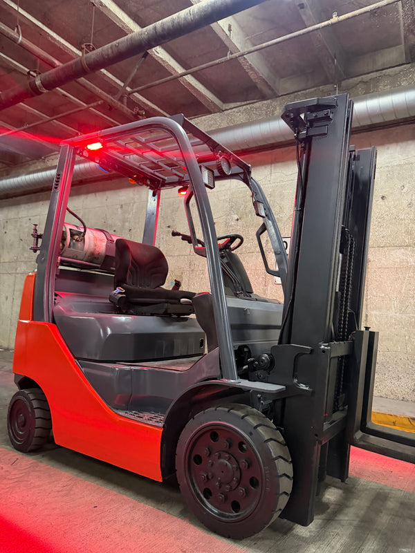 Newest TOYOTA 8 forklift  5000 lb 2 stage