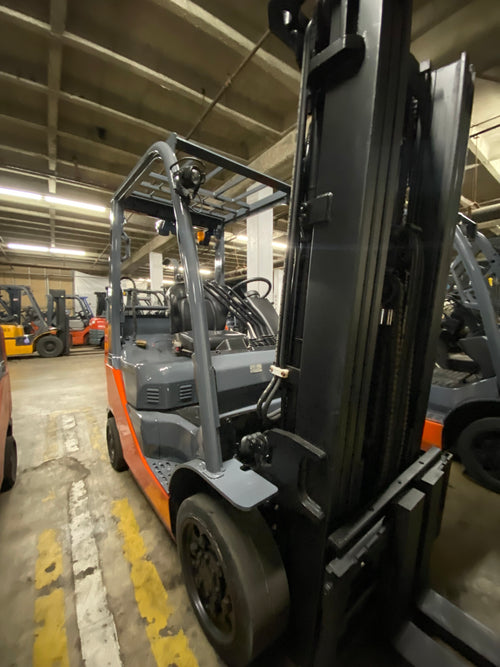 2020 TOYOTA M8 Forklift for sale 5500 lb  , 3 stage, side shift, automatic fork adjuster