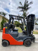 Toyota forkloft 8 , 5000 lb, 4 stage, side shift. Outdoor tires